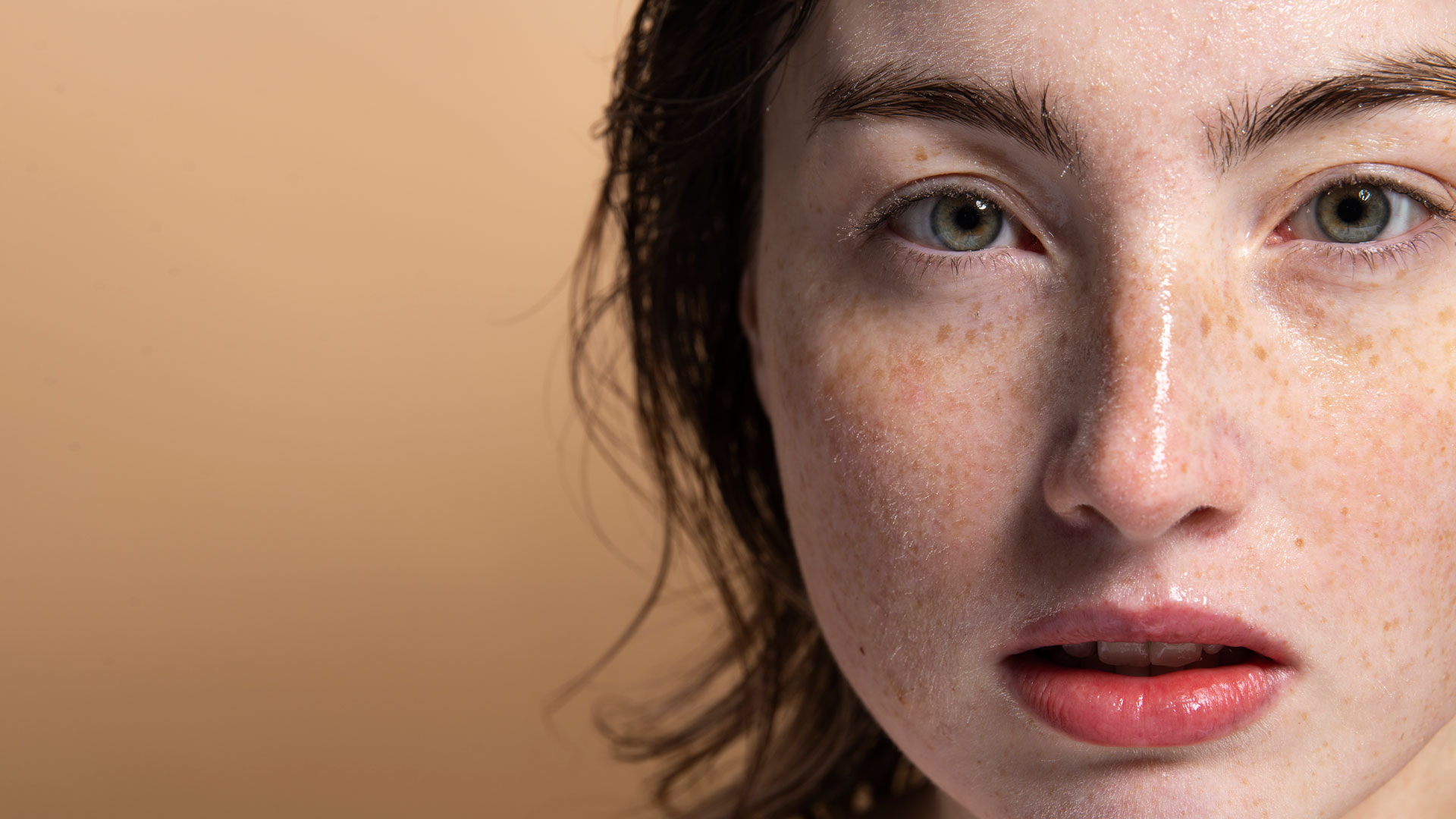 Cilt Tonu Eşitsizlikleri, Leke Görünümü ve Nem Kaybı: Parlak Bir Cilt İçin Etkili Çözümler